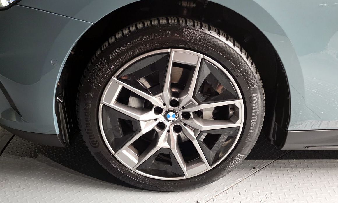 BMW 5-Series 530i xDrive, 2024