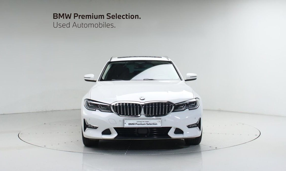 BMW 3-Series 320i Touring Luxury, 2022