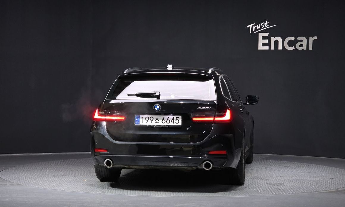 BMW 3-Series 320i Touring, 2024