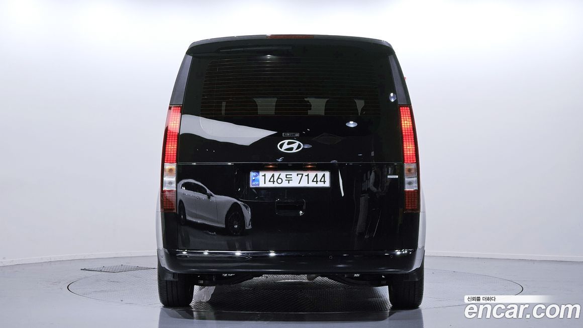 Hyundai Staria 4WD Tourer 9-Seater, 2025