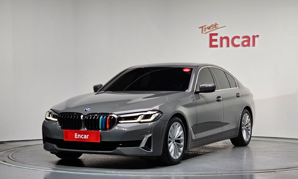 BMW 5-Series 520i Luxury, 2022