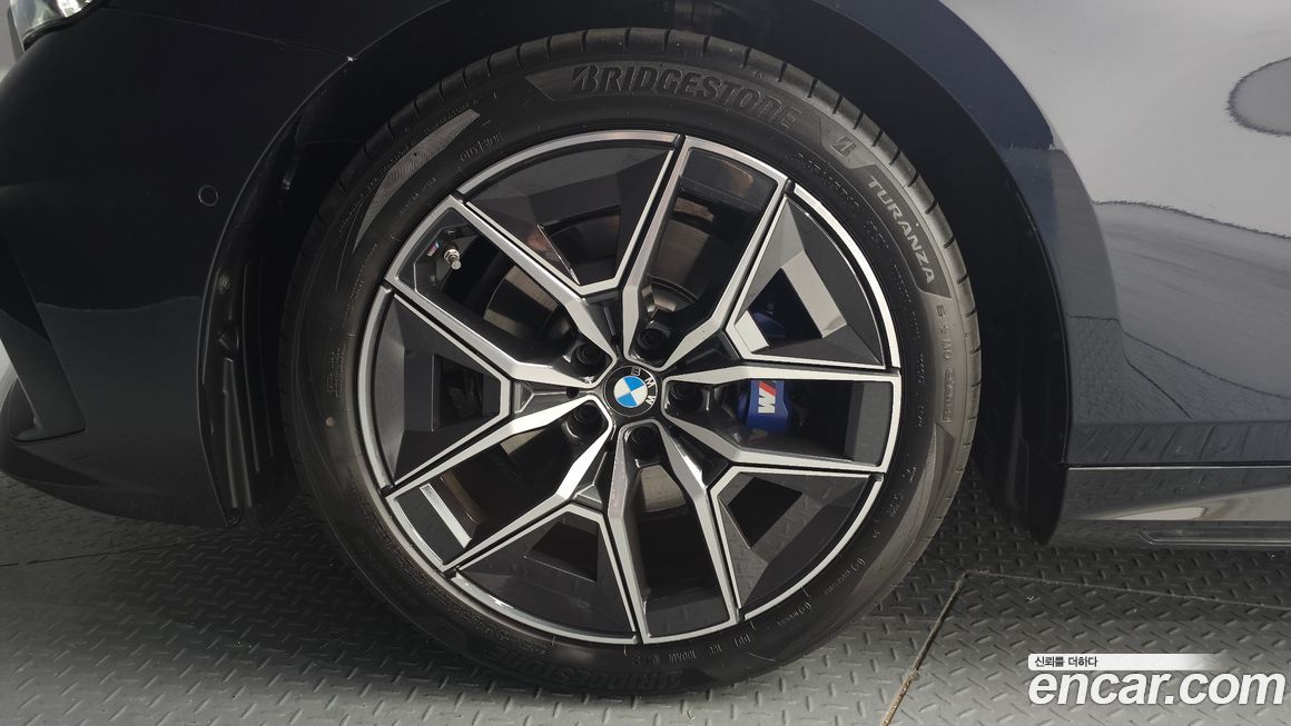 BMW 5-Series 520i M Sport, 2025