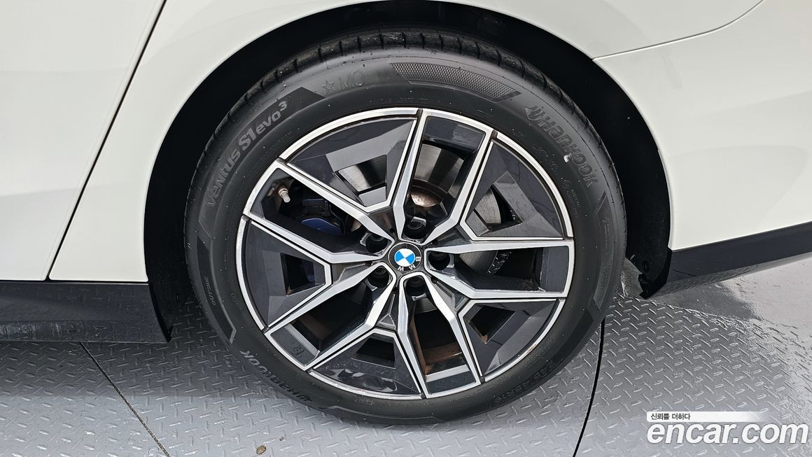 BMW 5-Series 520i M Sport, 2024