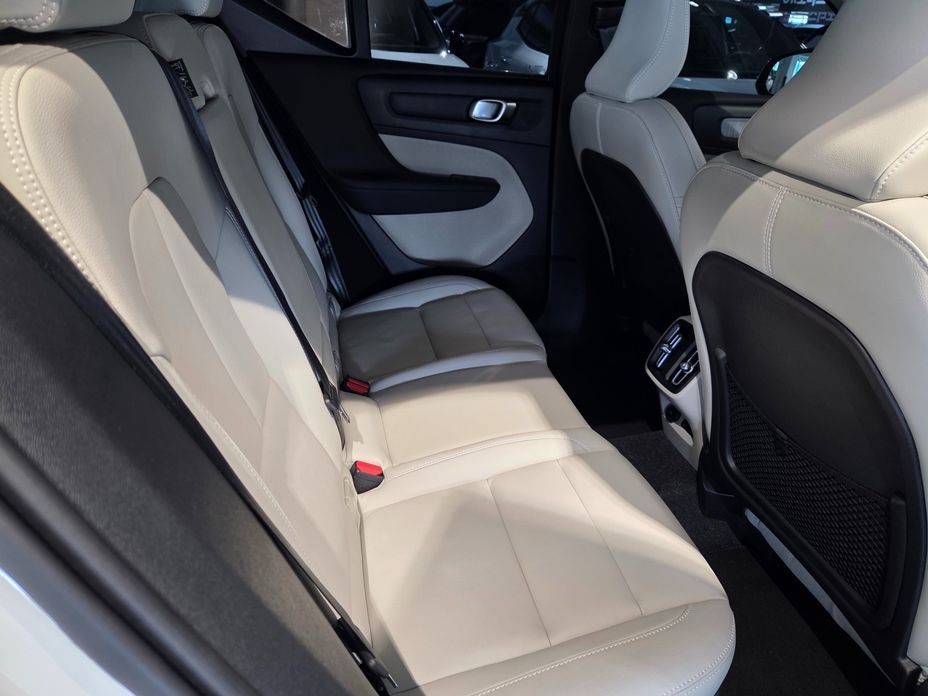 Volvo XC40 B4 Ultra Dark, 2026