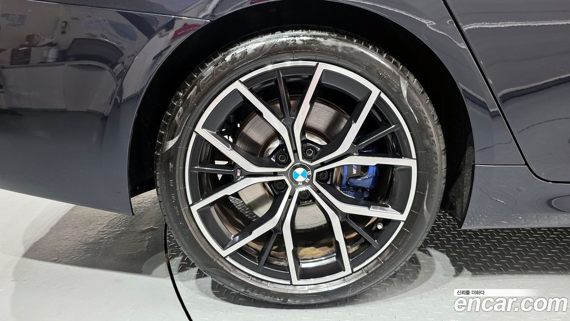 BMW 5-Series 530i xDrive M Sport Package, 2023