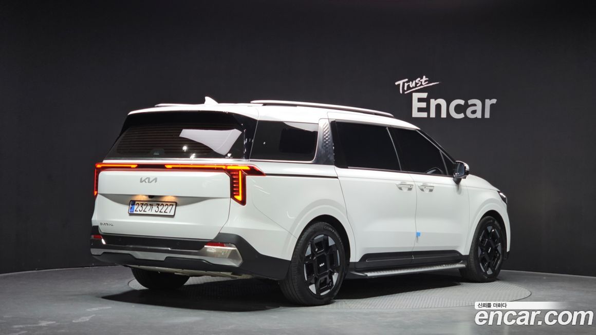 Kia Carnival 7-Seater Signature, 2024
