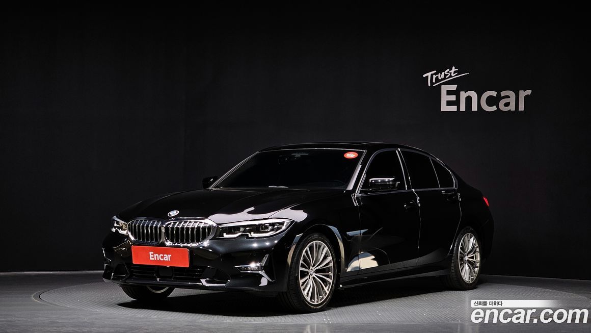 BMW 3-Series 320i Luxury, 2022