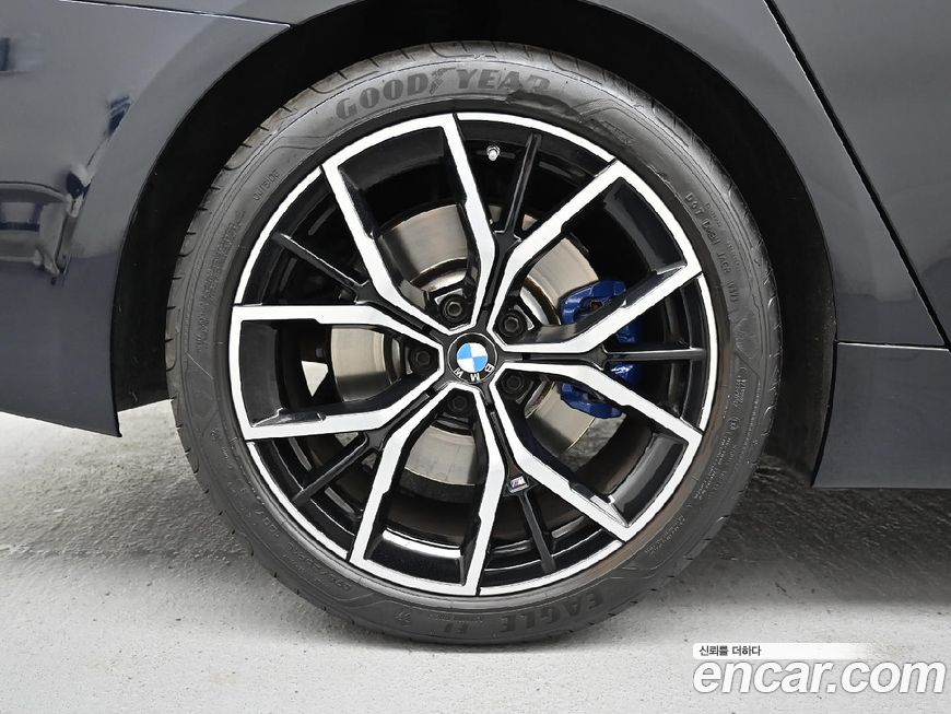 BMW 5-Series 530i xDrive M Sport Package, 2023