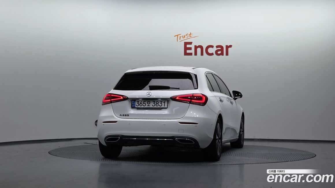 Mercedes-Benz A-Class A220 Hatchback, 2022