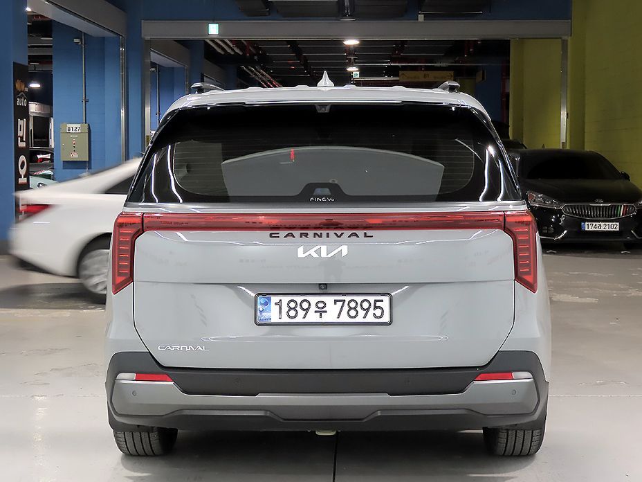 Kia Carnival 9-Seater Gravity, 2024