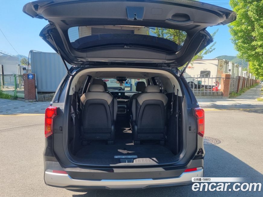 Kia Carnival 9-Seater Prestige, 2024