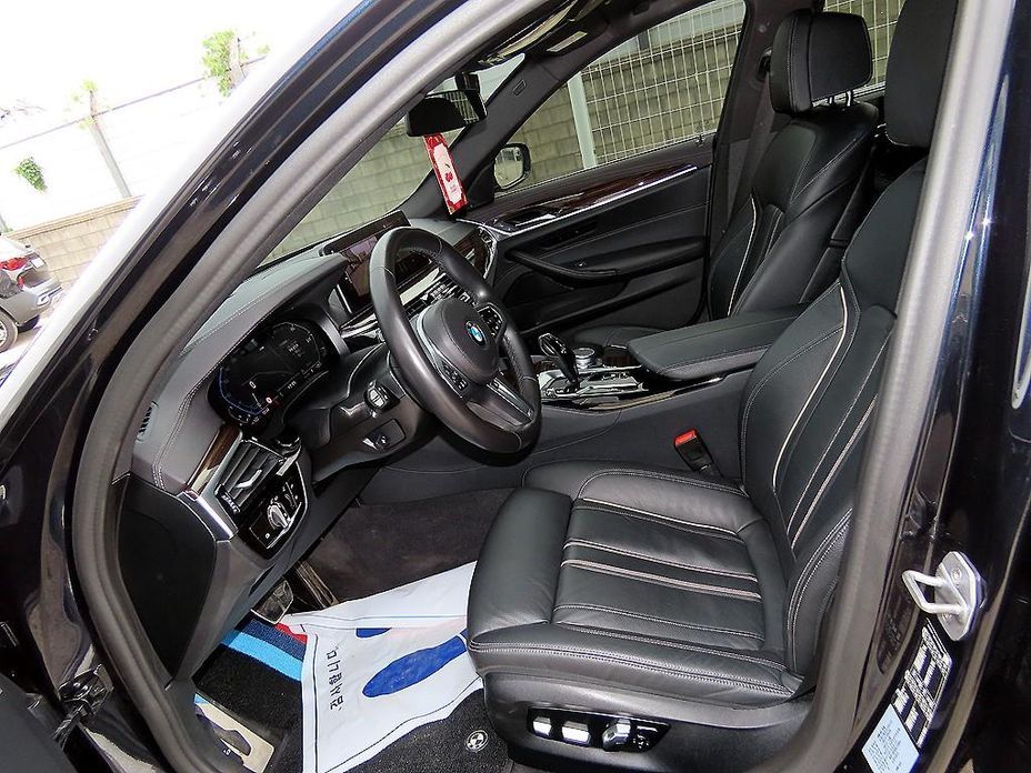 BMW 5-Series 520i M Sport, 2022