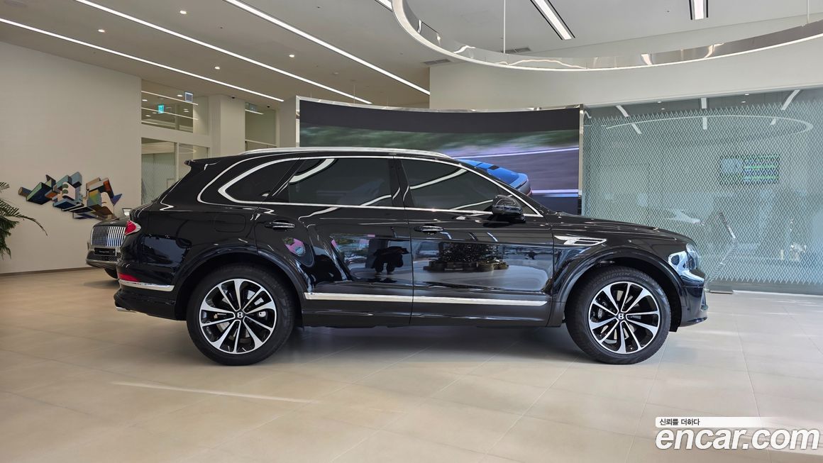 Bentley Bentayga 4.0 V8 Base, 2025
