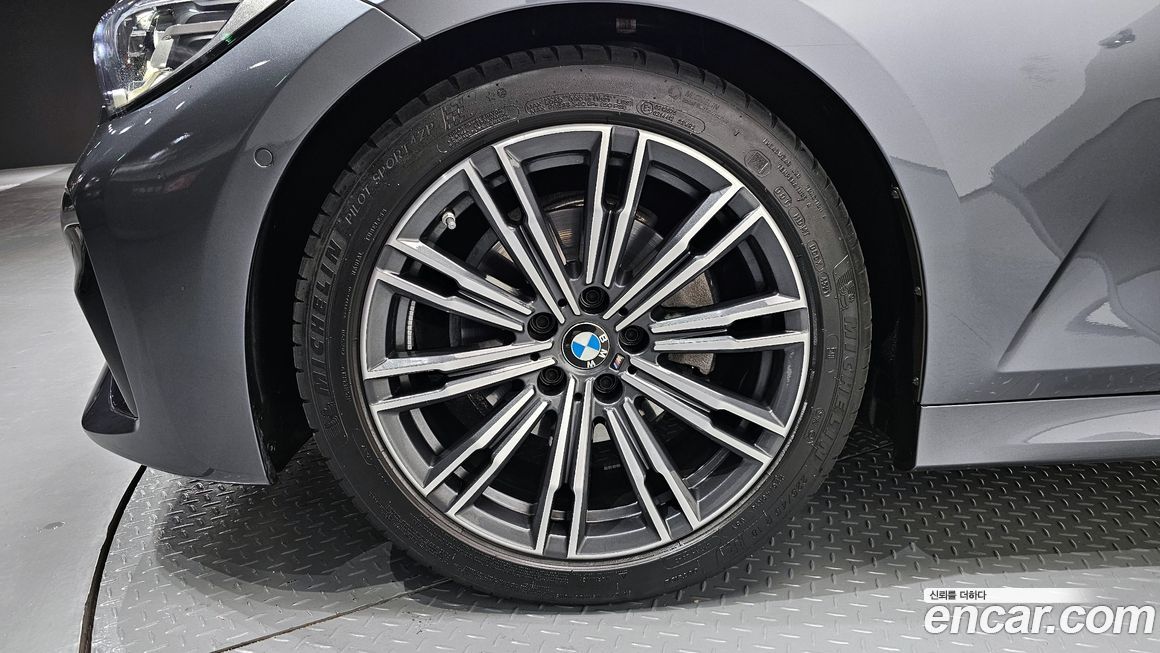 BMW 3-Series 320i M Sport, 2022