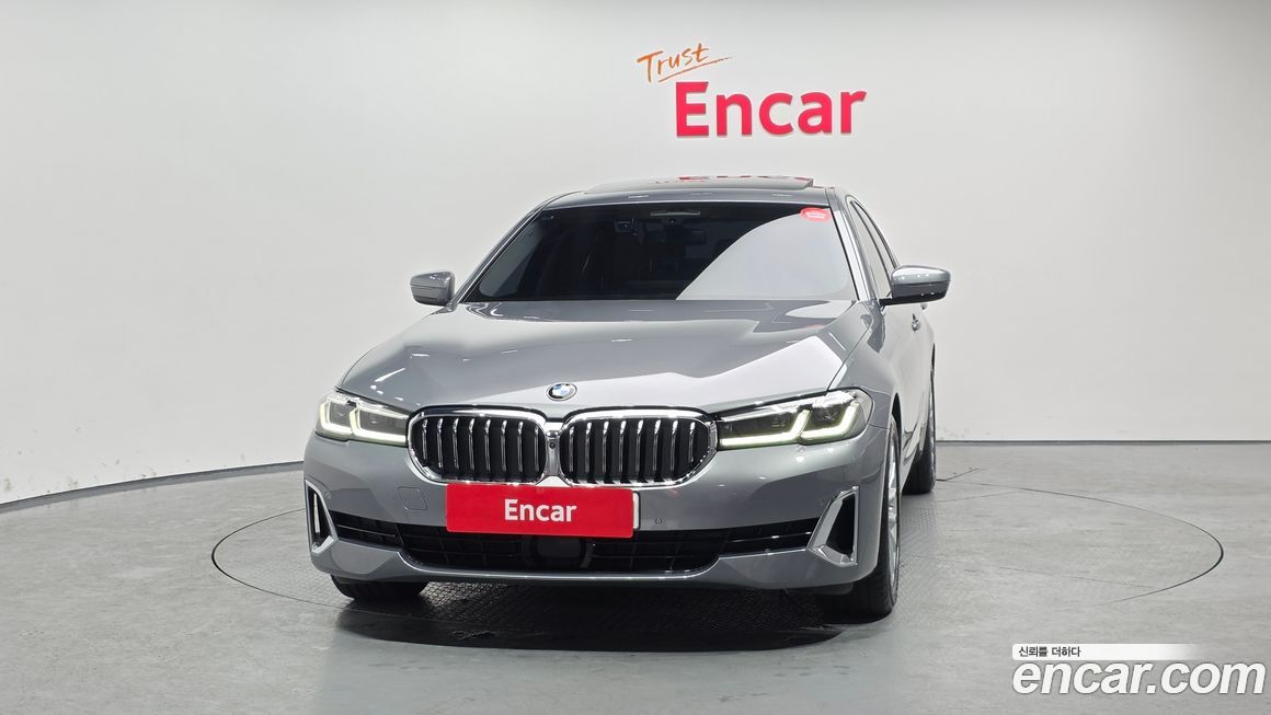 BMW 5-Series 520i Luxury, 2023