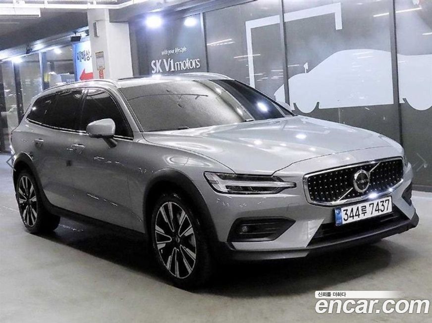 Volvo V60 B5 Ultra AWD, 2025