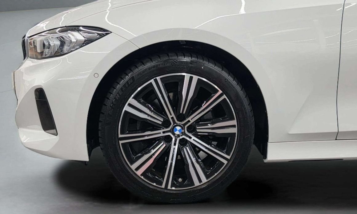 BMW 3-Series 320i, 2025