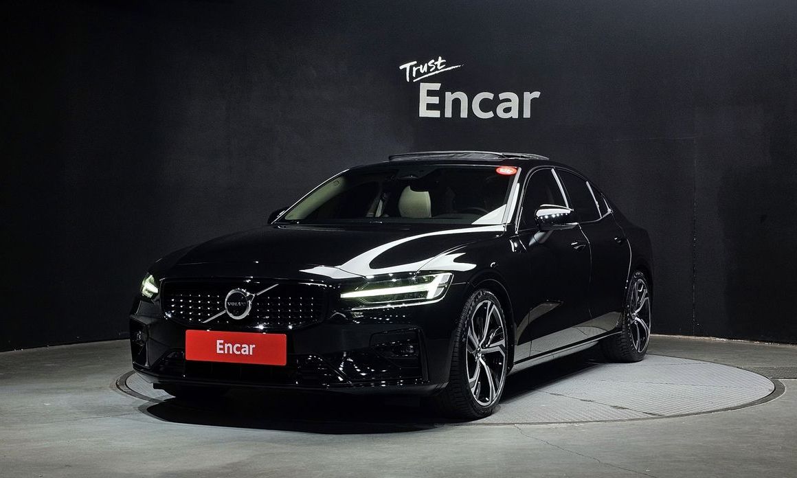 Volvo S60 B5 Ultimate Dark, 2024