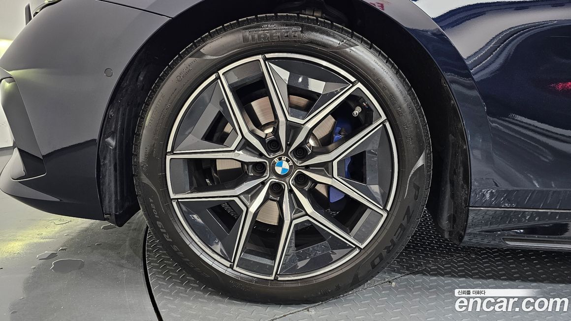 BMW 5-Series 520i M Sport, 2025