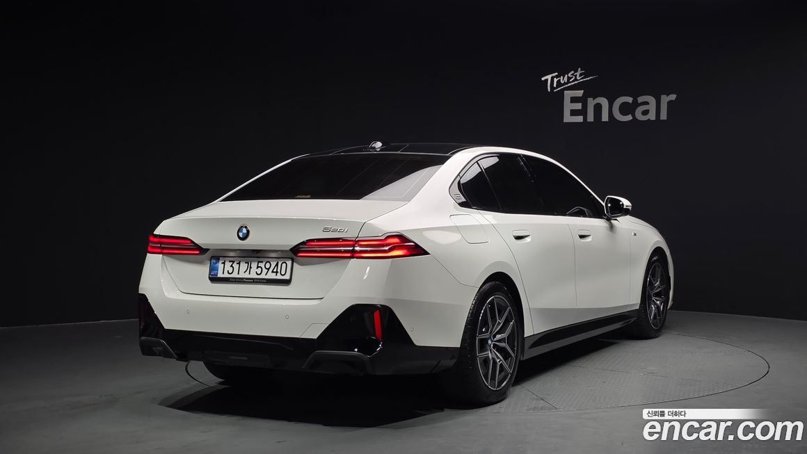 BMW 5-Series 520i M Sport, 2025