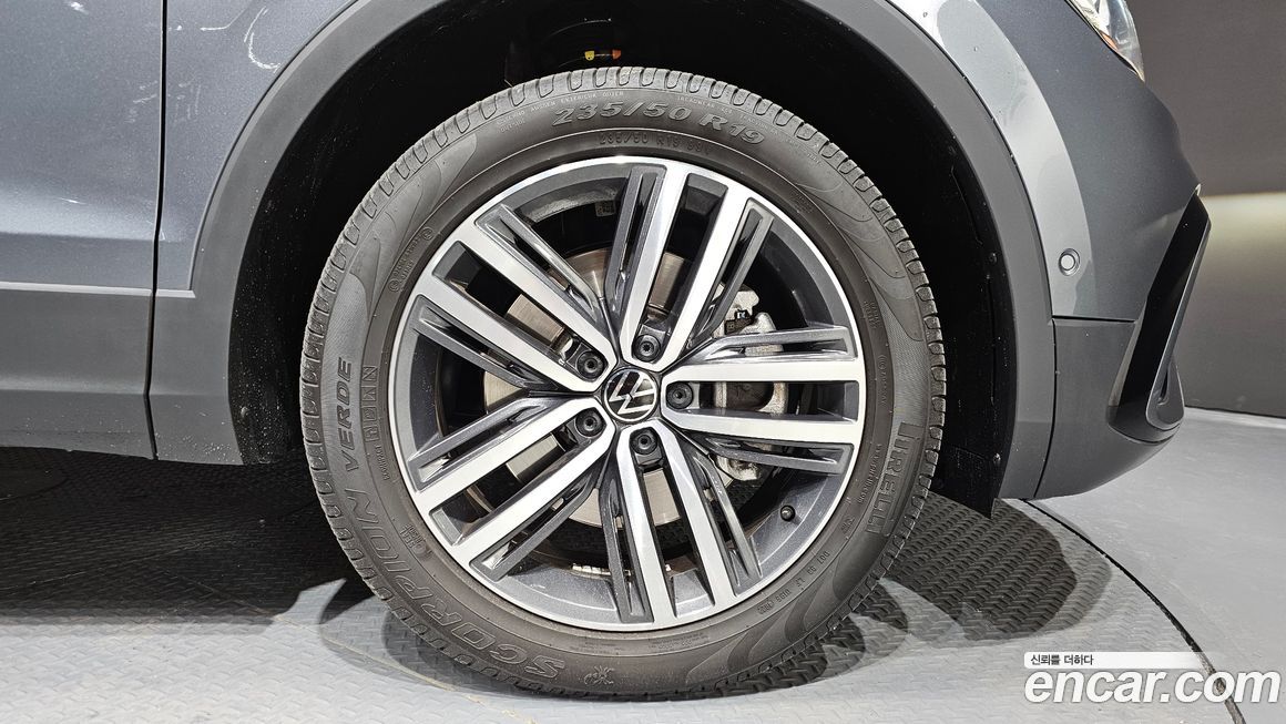 Volkswagen Tiguan 2.0 TSI Prestige, 2024