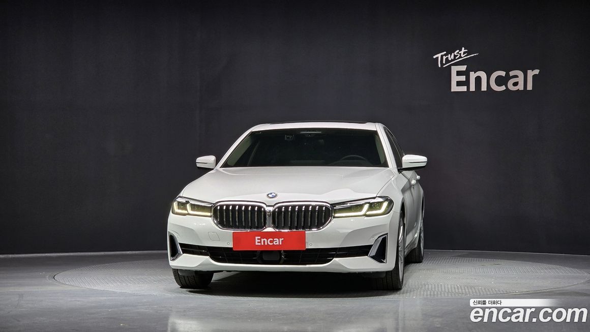 BMW 5-Series 530i Luxury, 2023