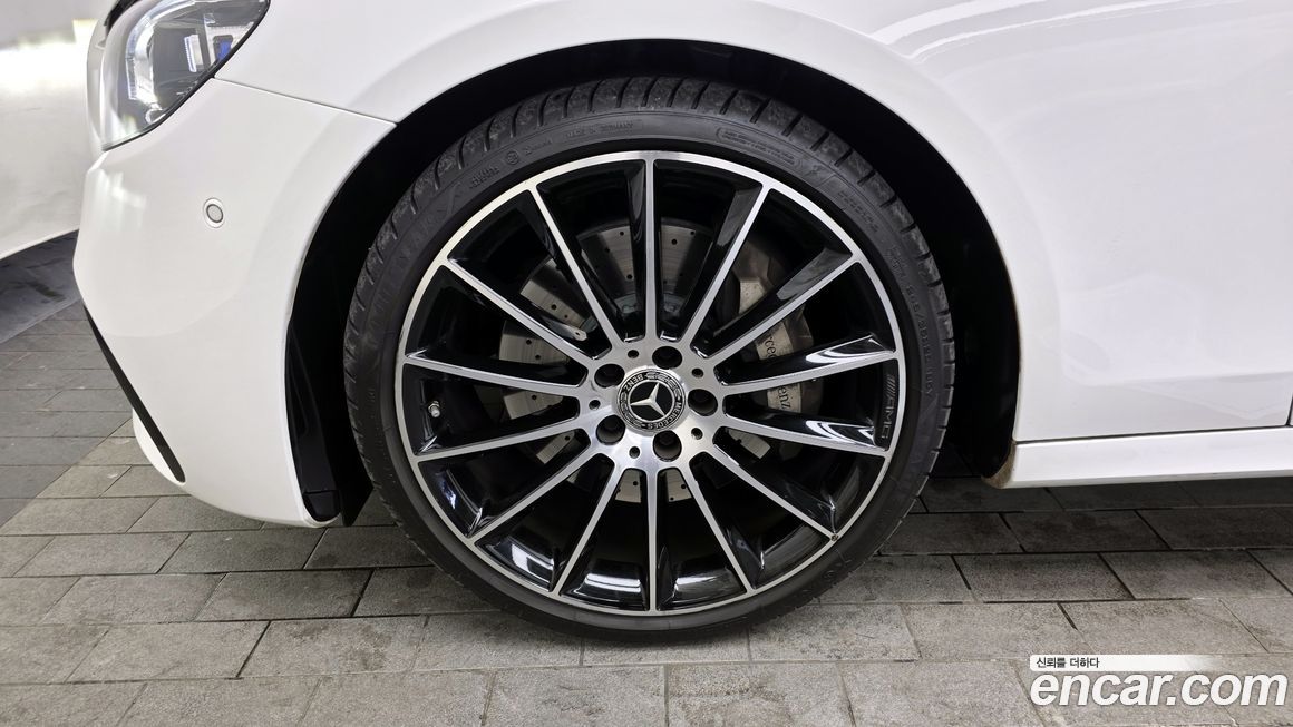 Mercedes-Benz E-Class E350 4MATIC AMG Line, 2023