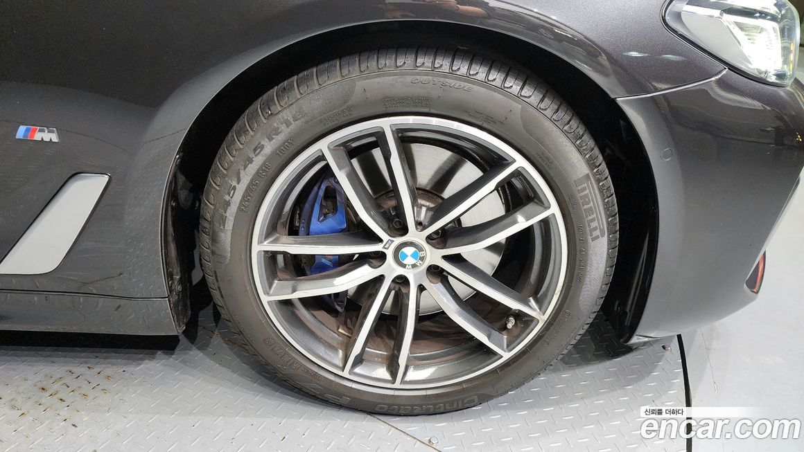 BMW 5-Series 520i M Sport, 2023