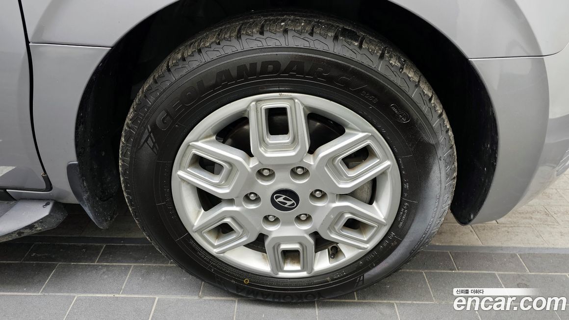 Hyundai Staria 4WD Tourer 11-Seater, 2025