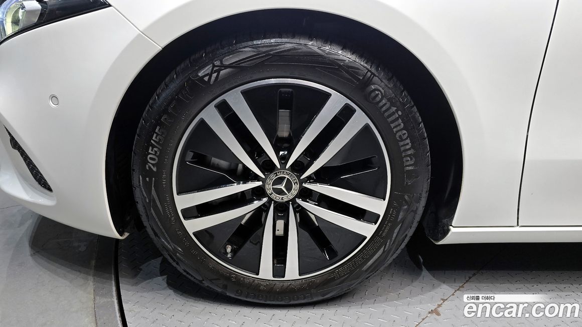 Mercedes-Benz A-Class A220 Sedan, 2022