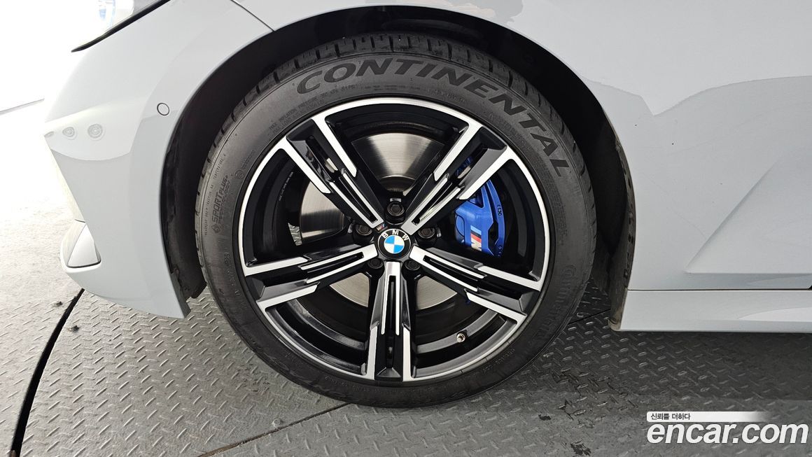 BMW 3-Series 320i M Sport, 2023