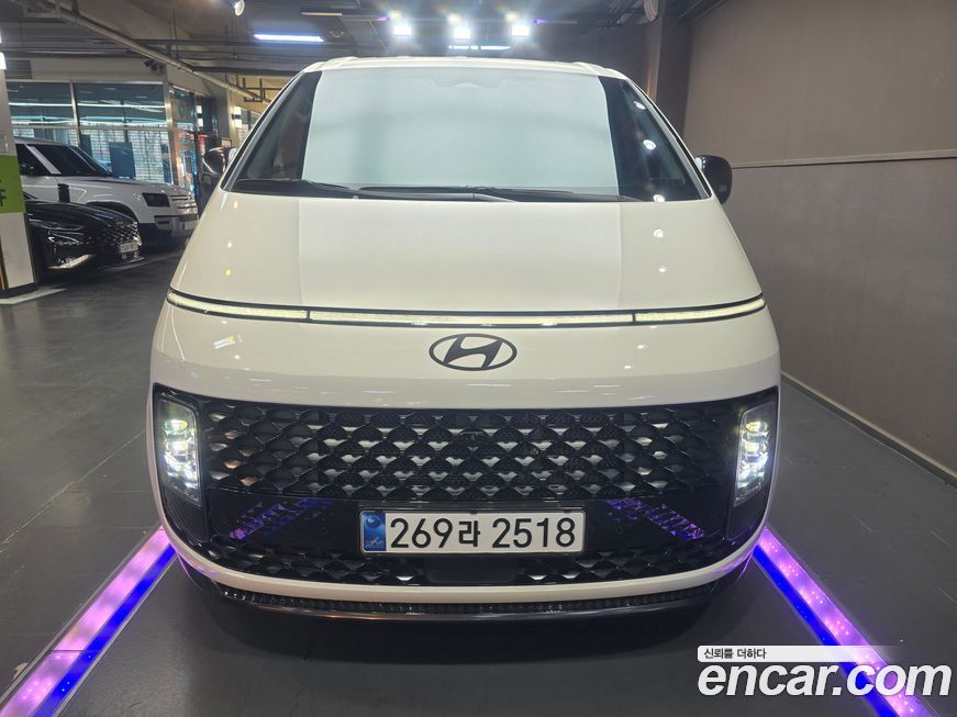 Hyundai Staria 4WD Lounge 7-Seater, 2025