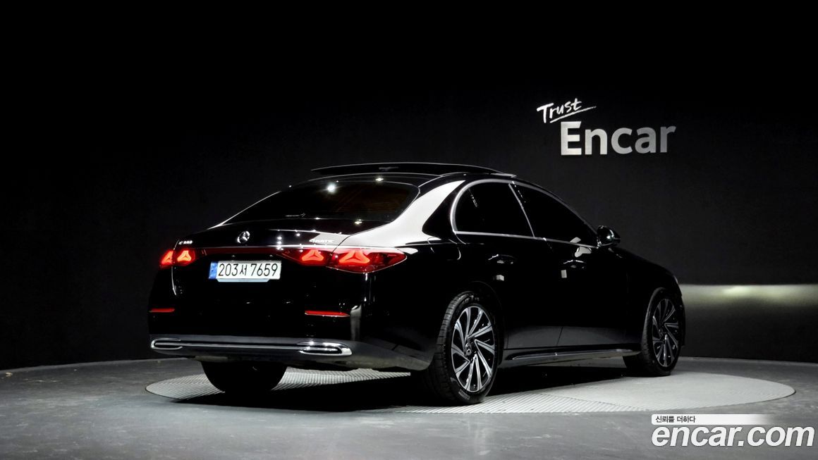 Mercedes-Benz E-Class E300 4MATIC Exclusive, 2024