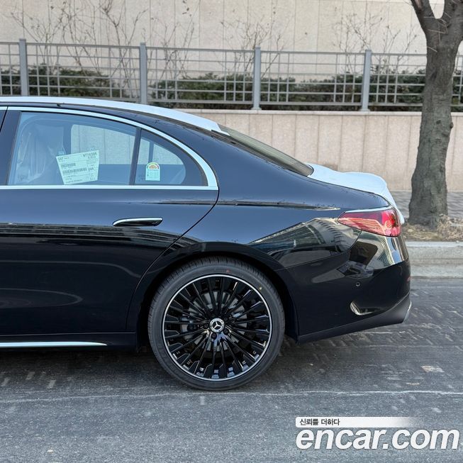 Mercedes-Benz E-Class E300 4MATIC AMG Line, 2026