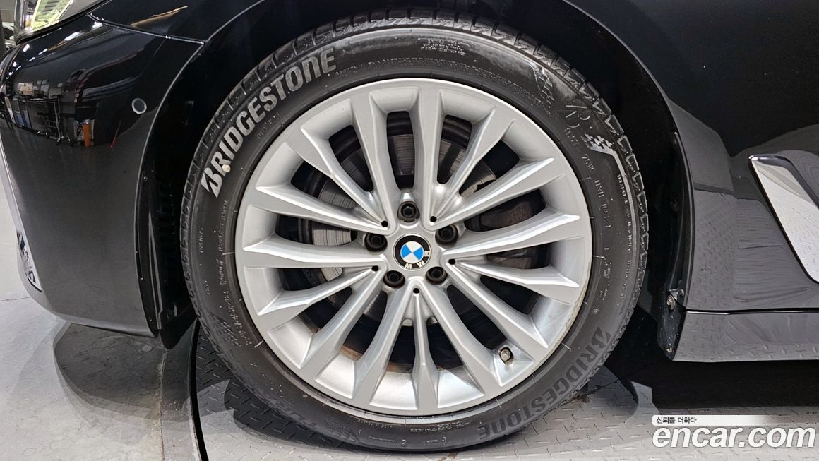 BMW 5-Series 520i Luxury, 2022