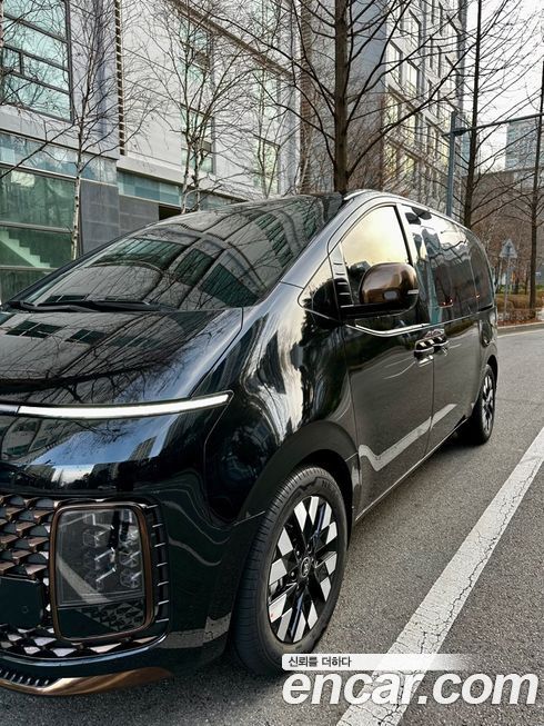 Hyundai Staria Lounge 9-Seater, 2025