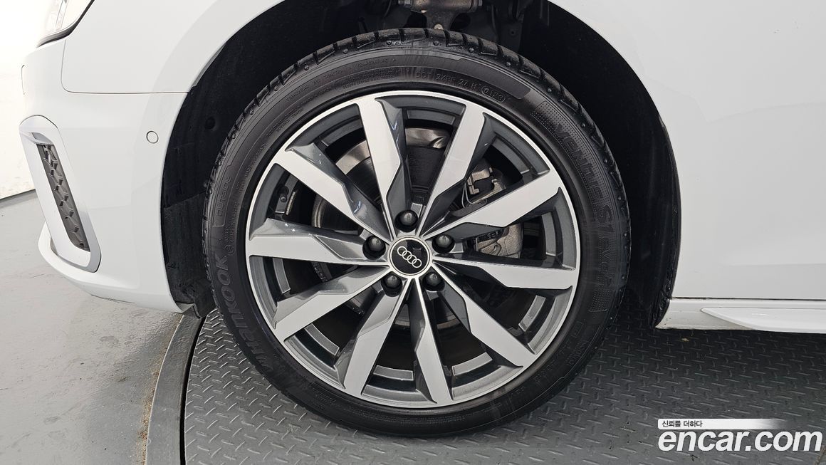 Audi A4 40 TFSI Premium, 2023