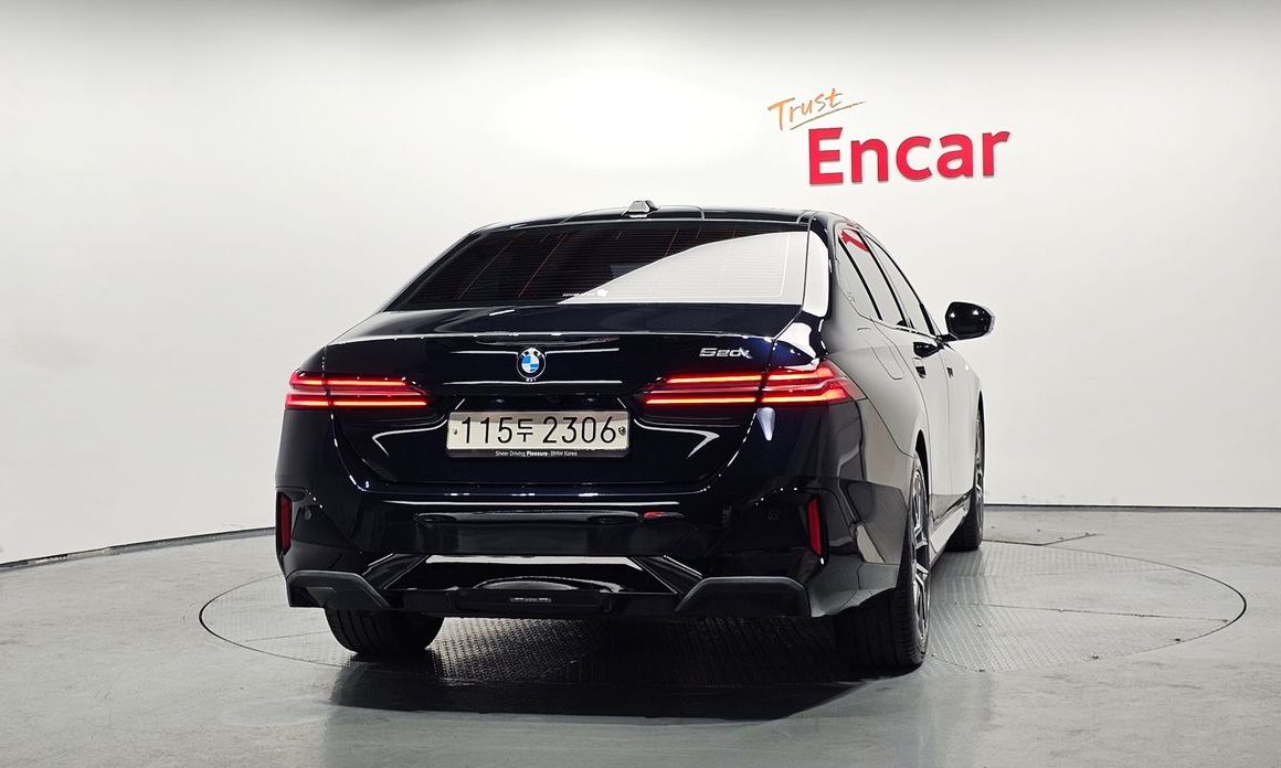 BMW 5-Series 520i M Sport, 2025