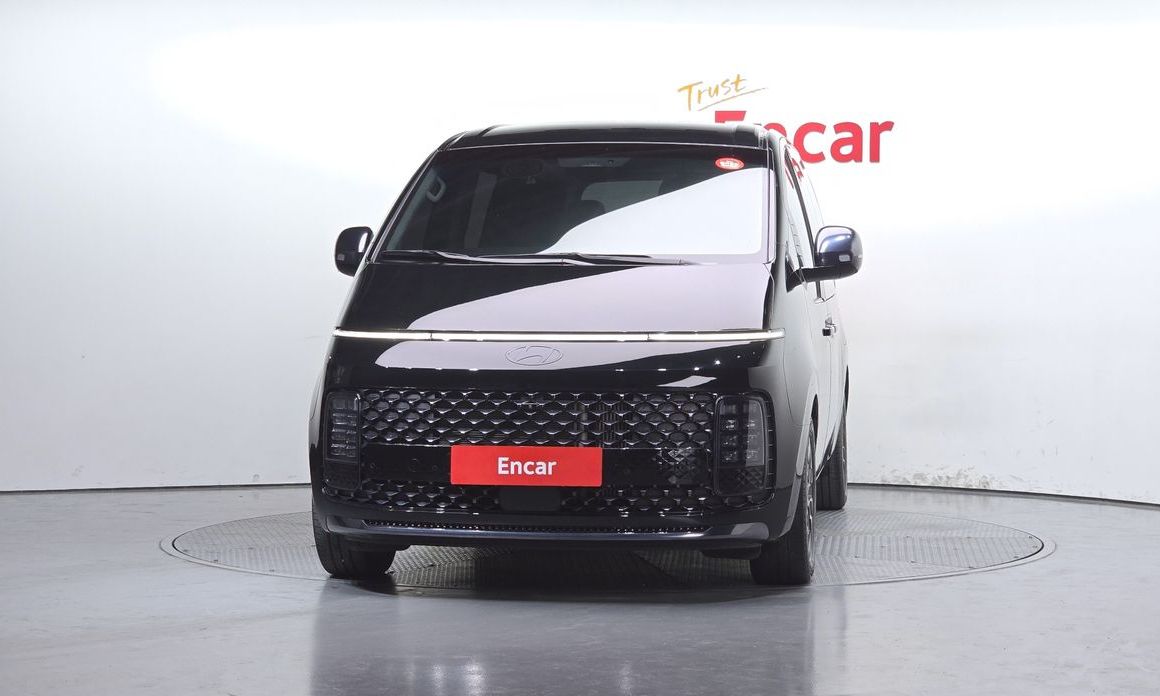 Hyundai Staria 4WD Lounge 9-Seater, 2025
