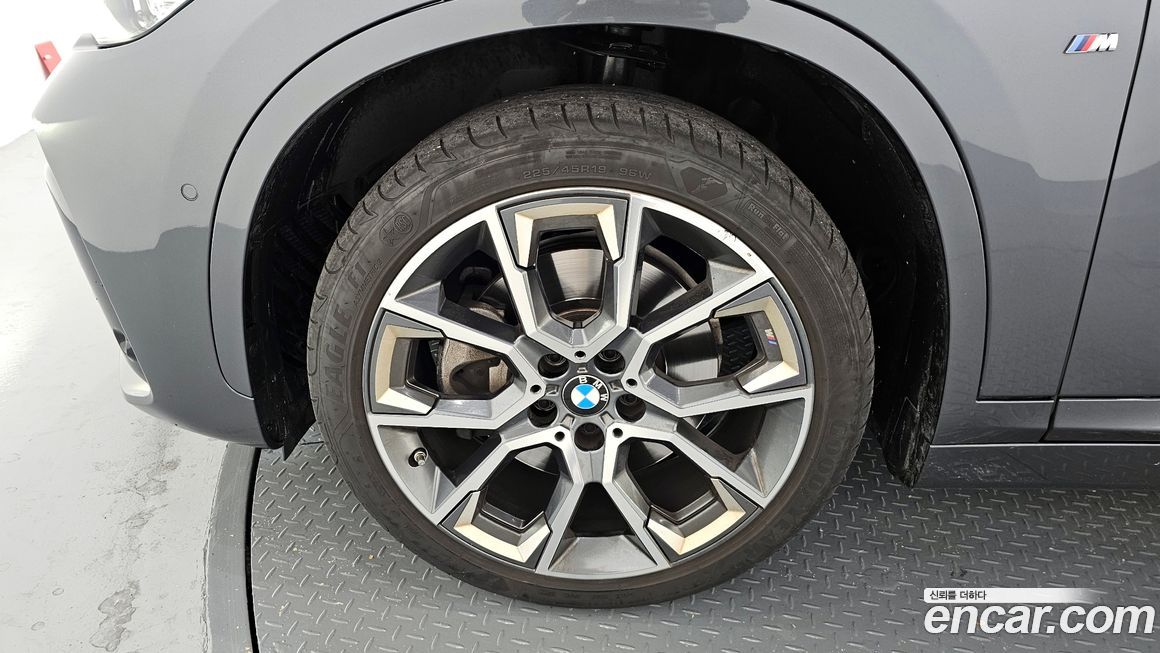 BMW X1 xDrive 20i M Sport, 2022