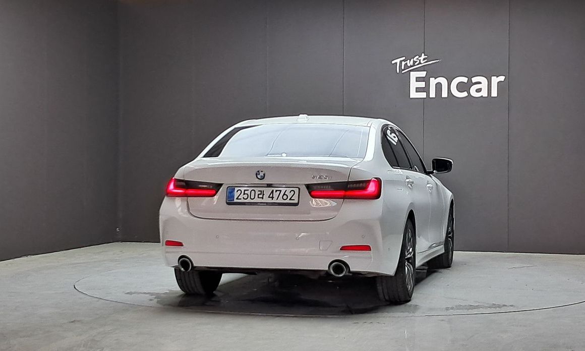 BMW 3-Series 320i, 2024
