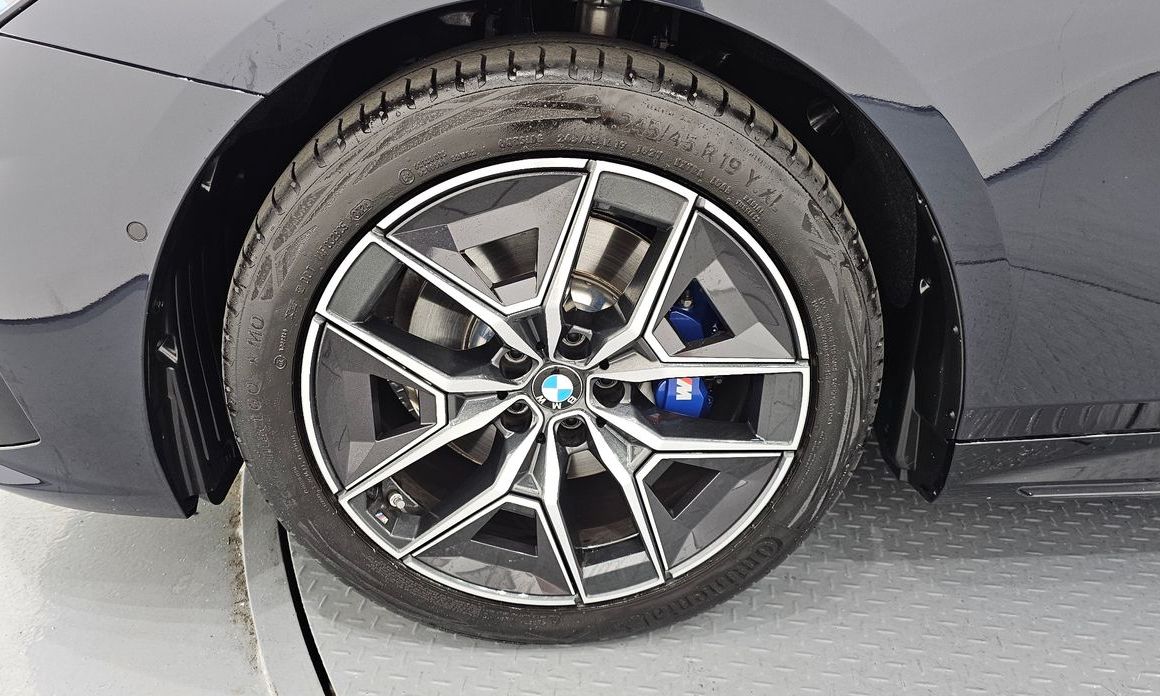 BMW 5-Series 520i M Sport, 2025