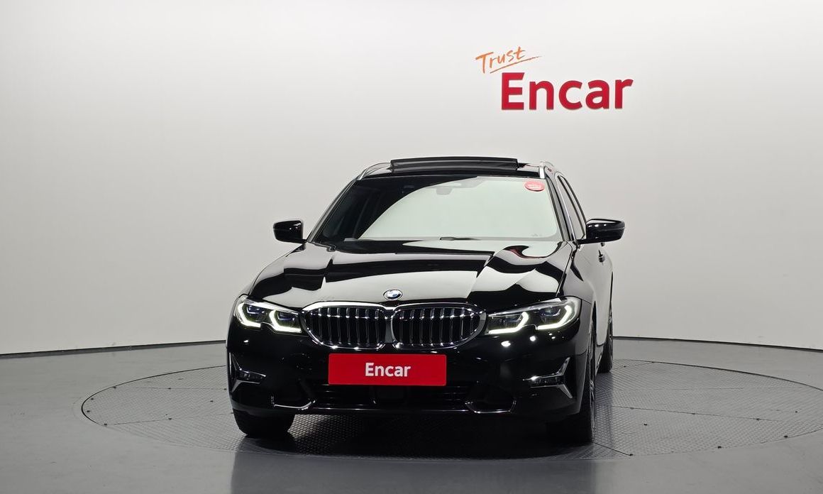 BMW 3-Series 320d Touring Luxury, 2022