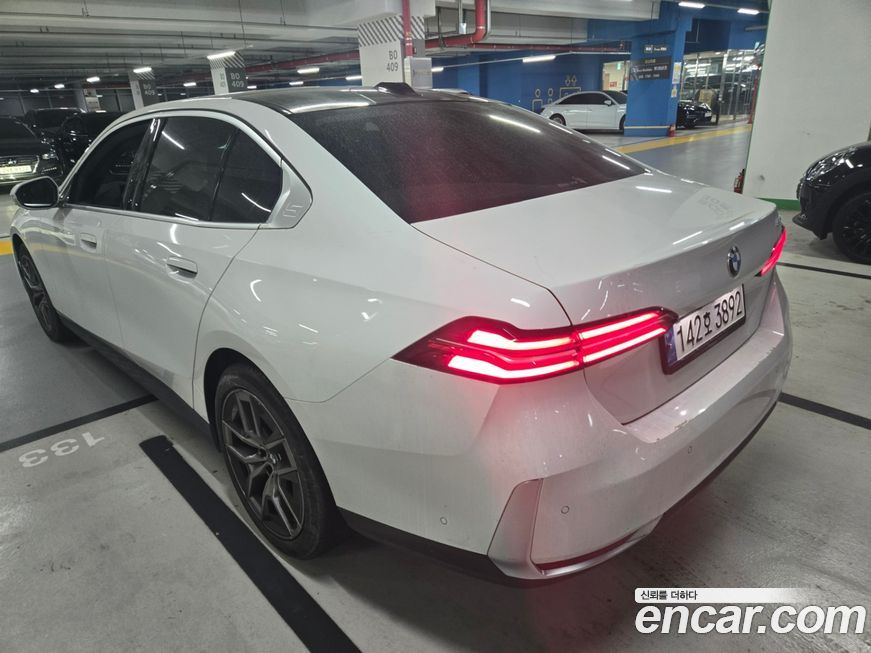 BMW 5-Series 520i, 2024