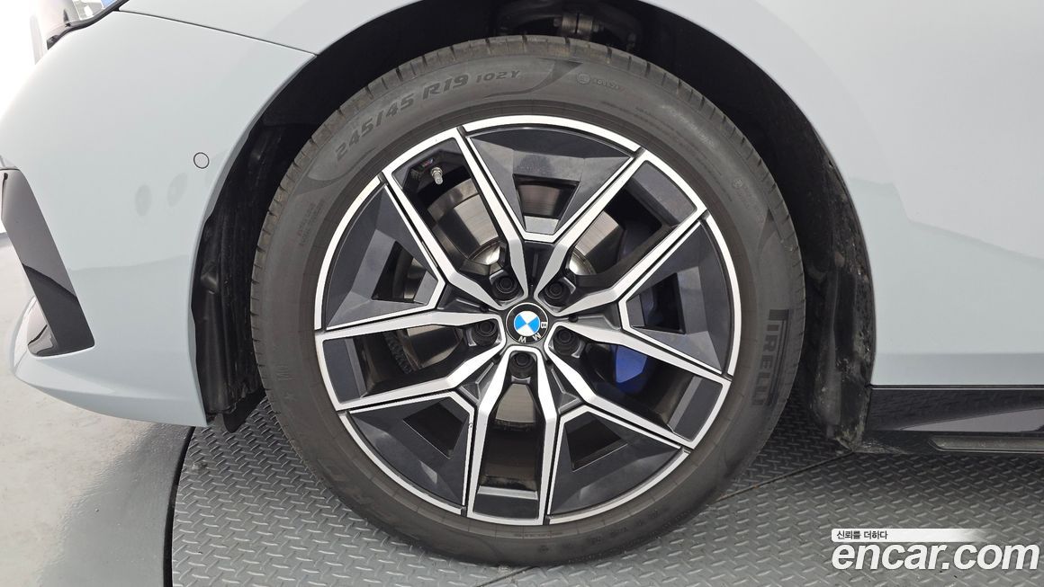 BMW 5-Series 520i M Sport, 2025