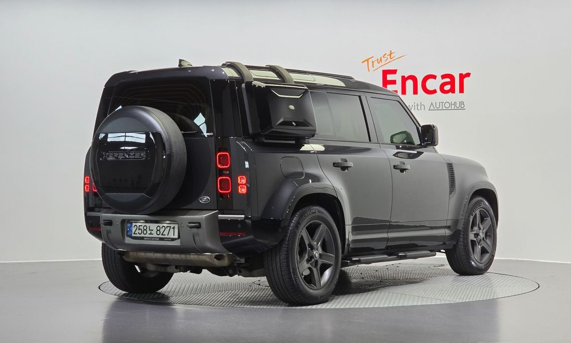 Land Rover Defender 110 P300 X-Dynamic SE, 2022