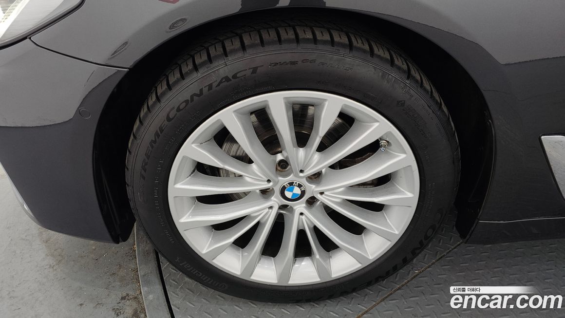 BMW 5-Series 520i Luxury, 2023