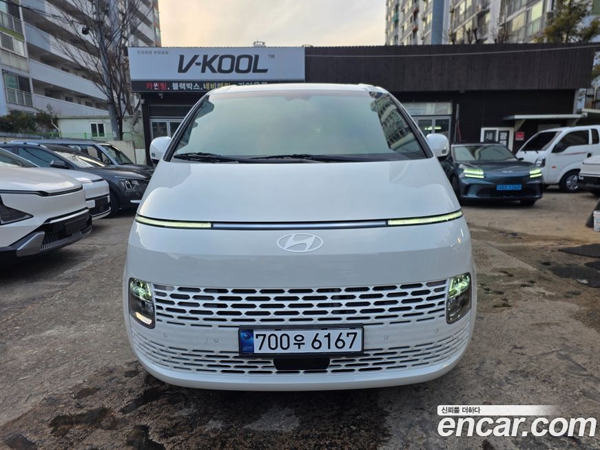 Hyundai Staria 4WD Tourer 11-Seater, 2025