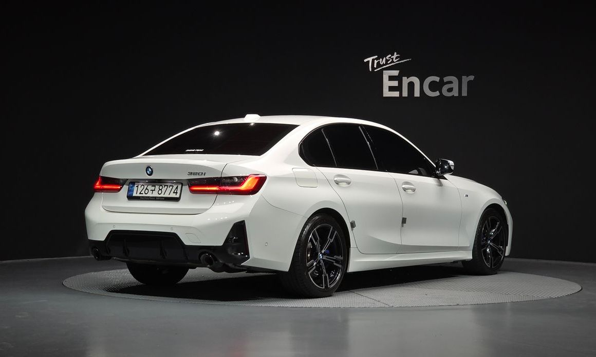 BMW 3-Series 320i M Sport, 2023