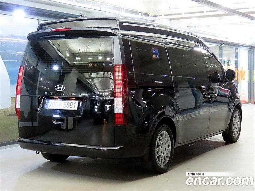 Hyundai Staria 4WD Tourer 11-Seater, 2023